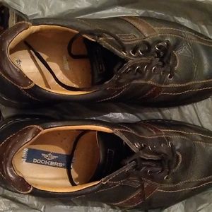 Dockers slip resistant shoes